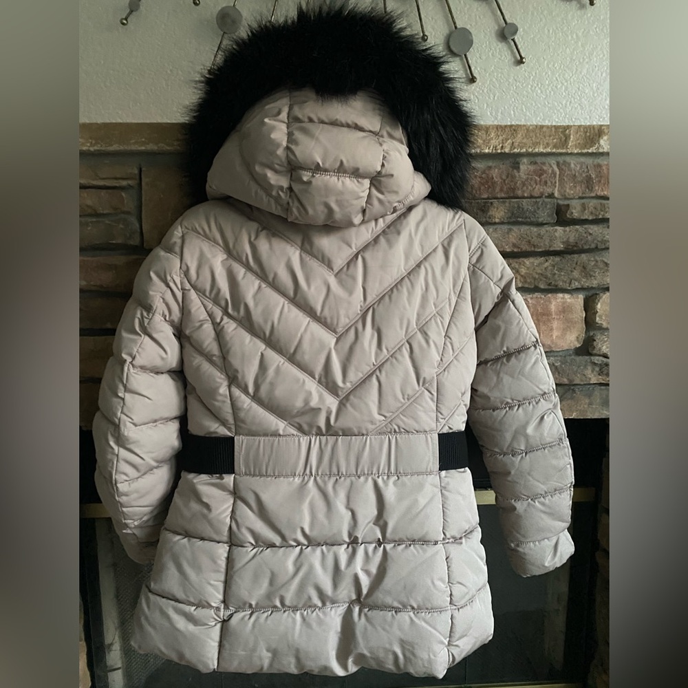 DKNY Faux-Fur Trim Hooded Puffer Coat - Picture 6 of 10